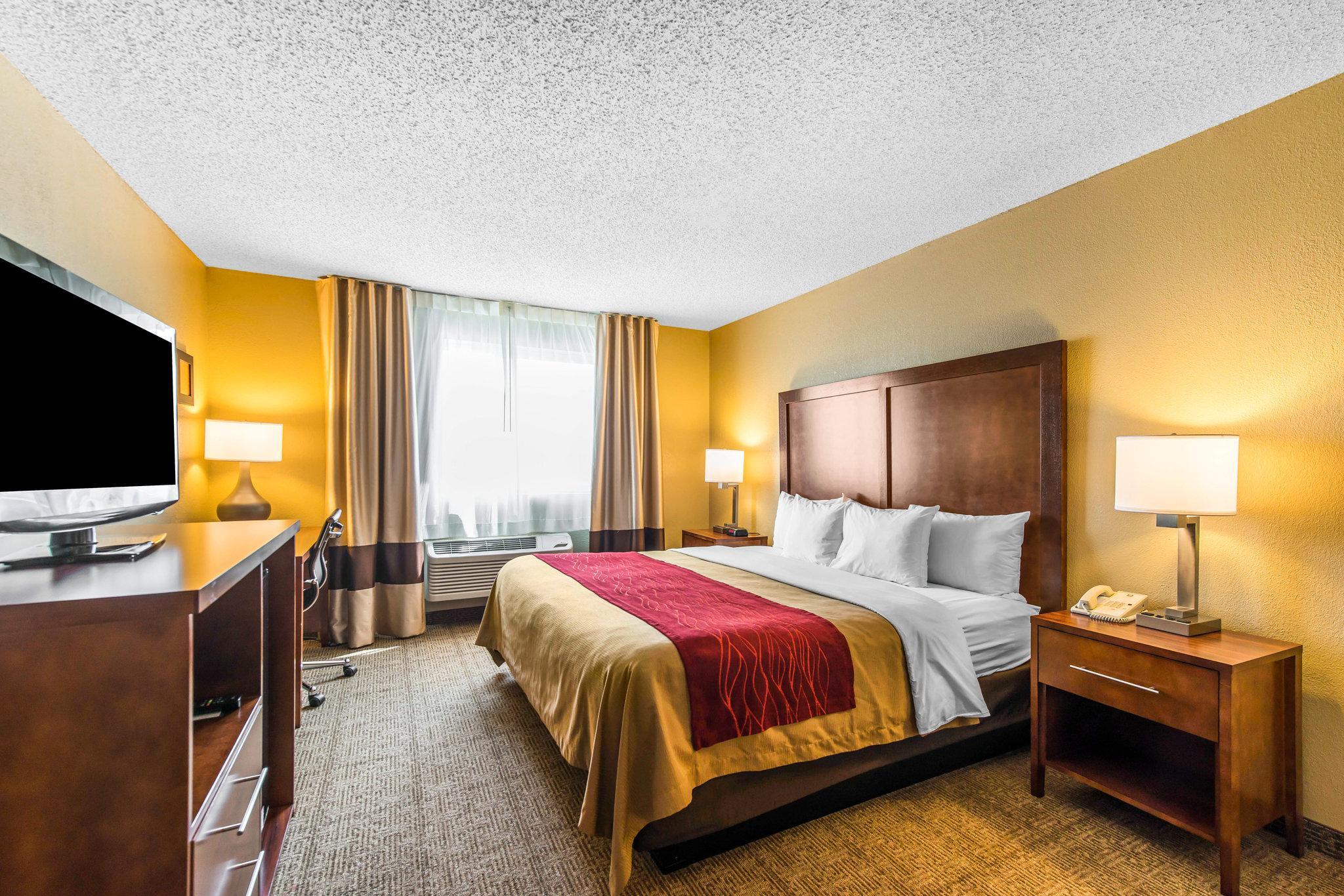 Comfort Inn & Suites Hays I-70 Esterno foto