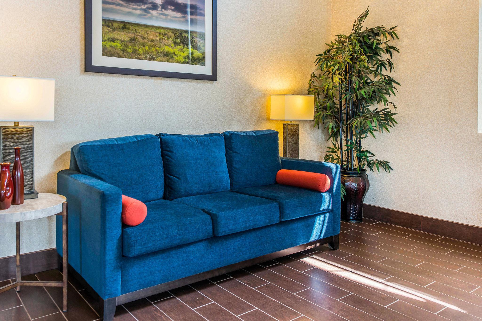 Comfort Inn & Suites Hays I-70 Esterno foto