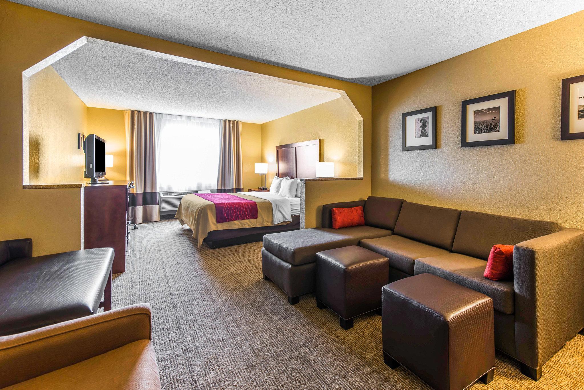 Comfort Inn & Suites Hays I-70 Esterno foto