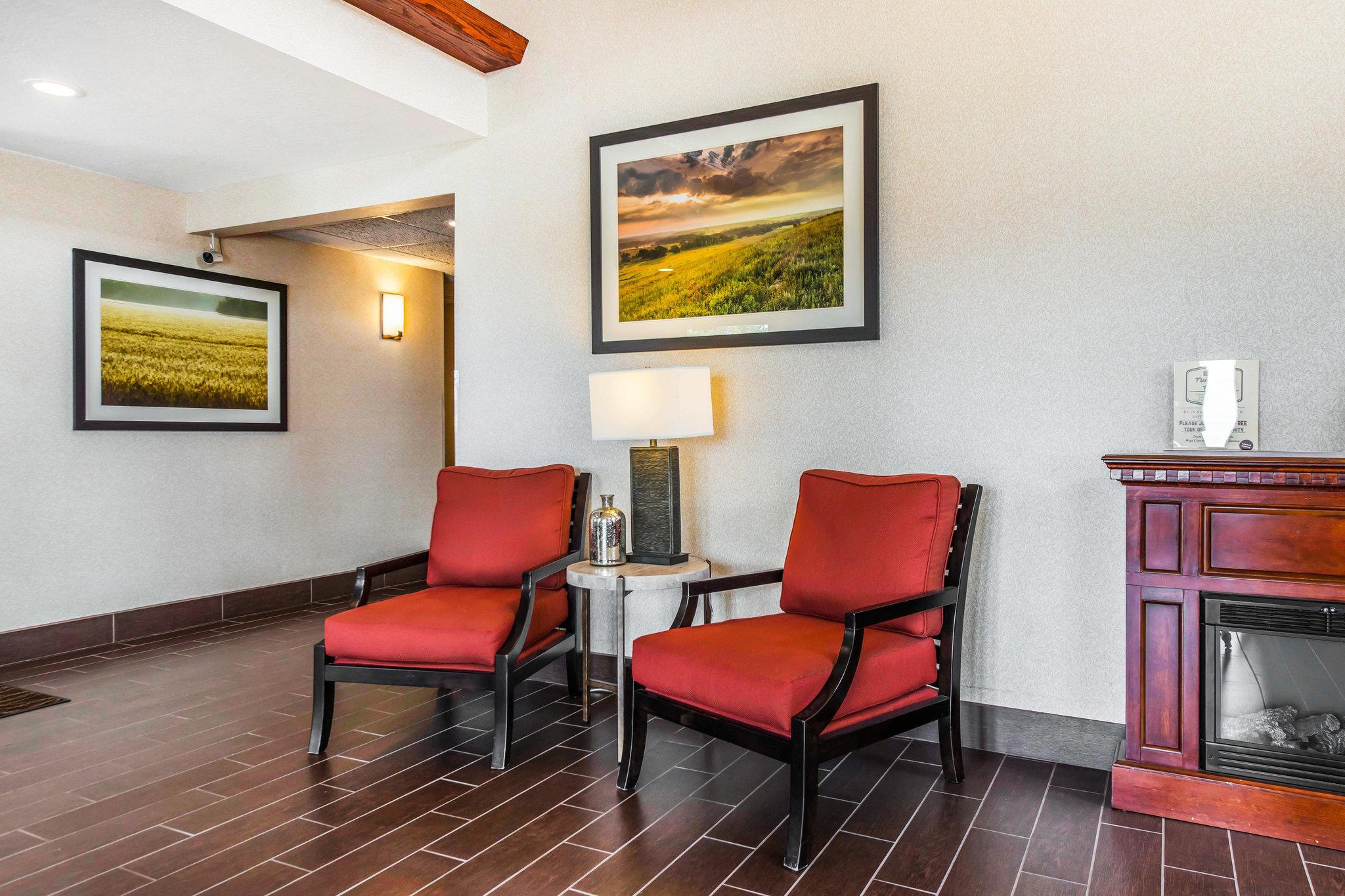 Comfort Inn & Suites Hays I-70 Esterno foto