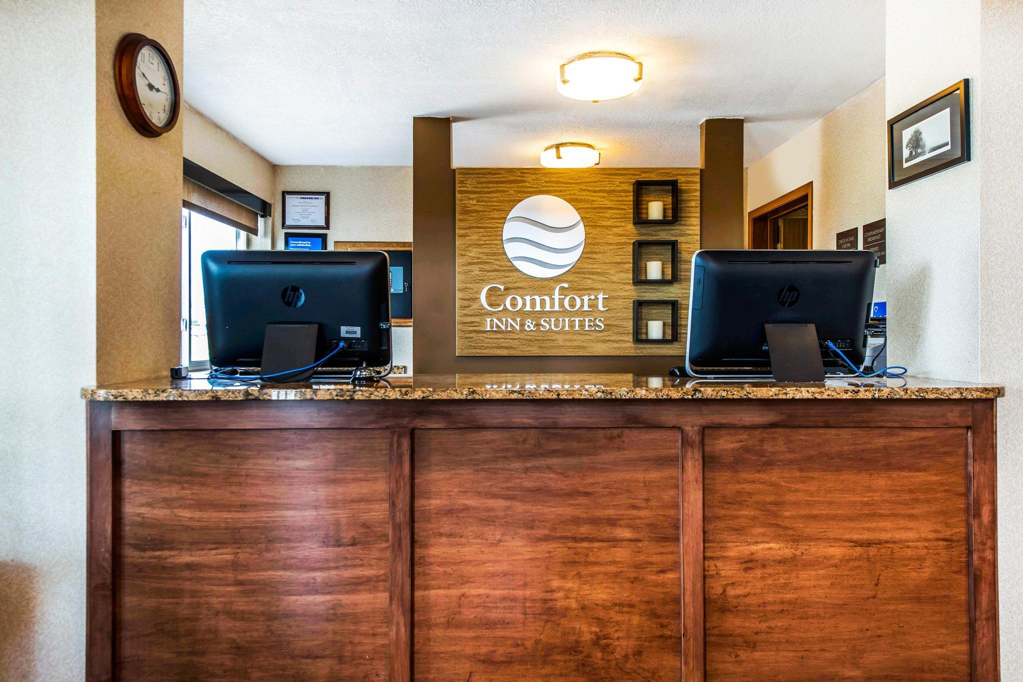 Comfort Inn & Suites Hays I-70 Esterno foto