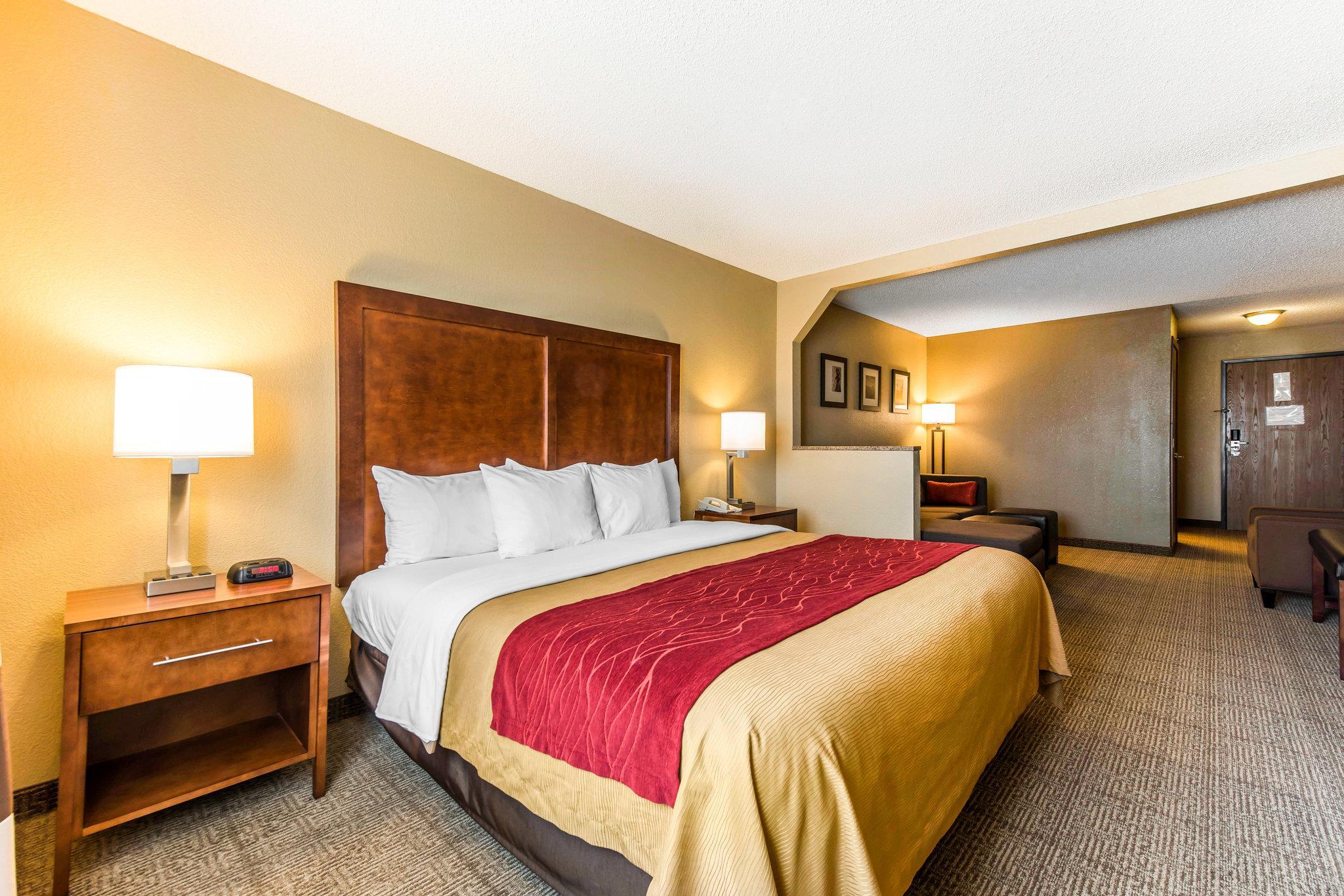 Comfort Inn & Suites Hays I-70 Esterno foto