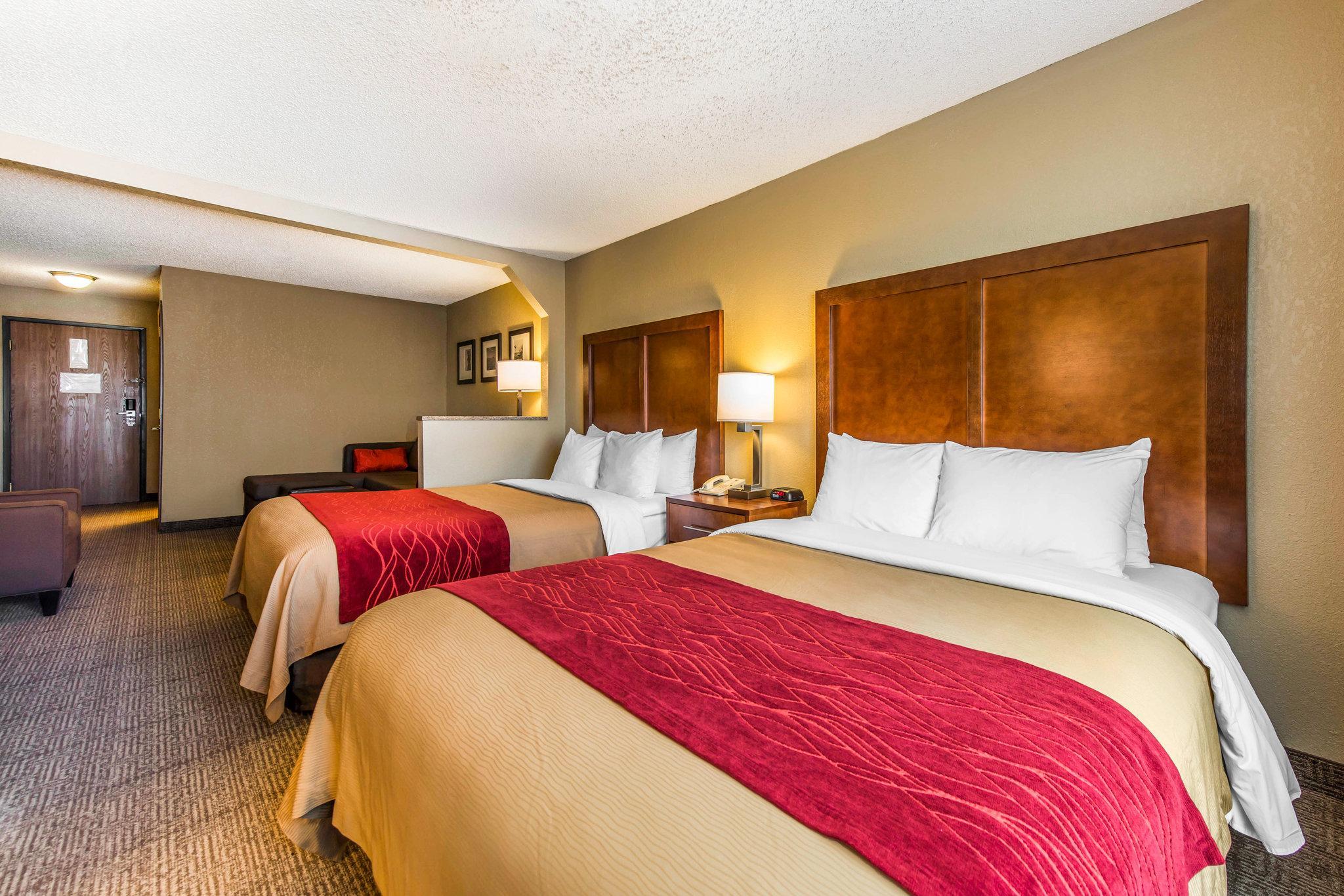 Comfort Inn & Suites Hays I-70 Esterno foto