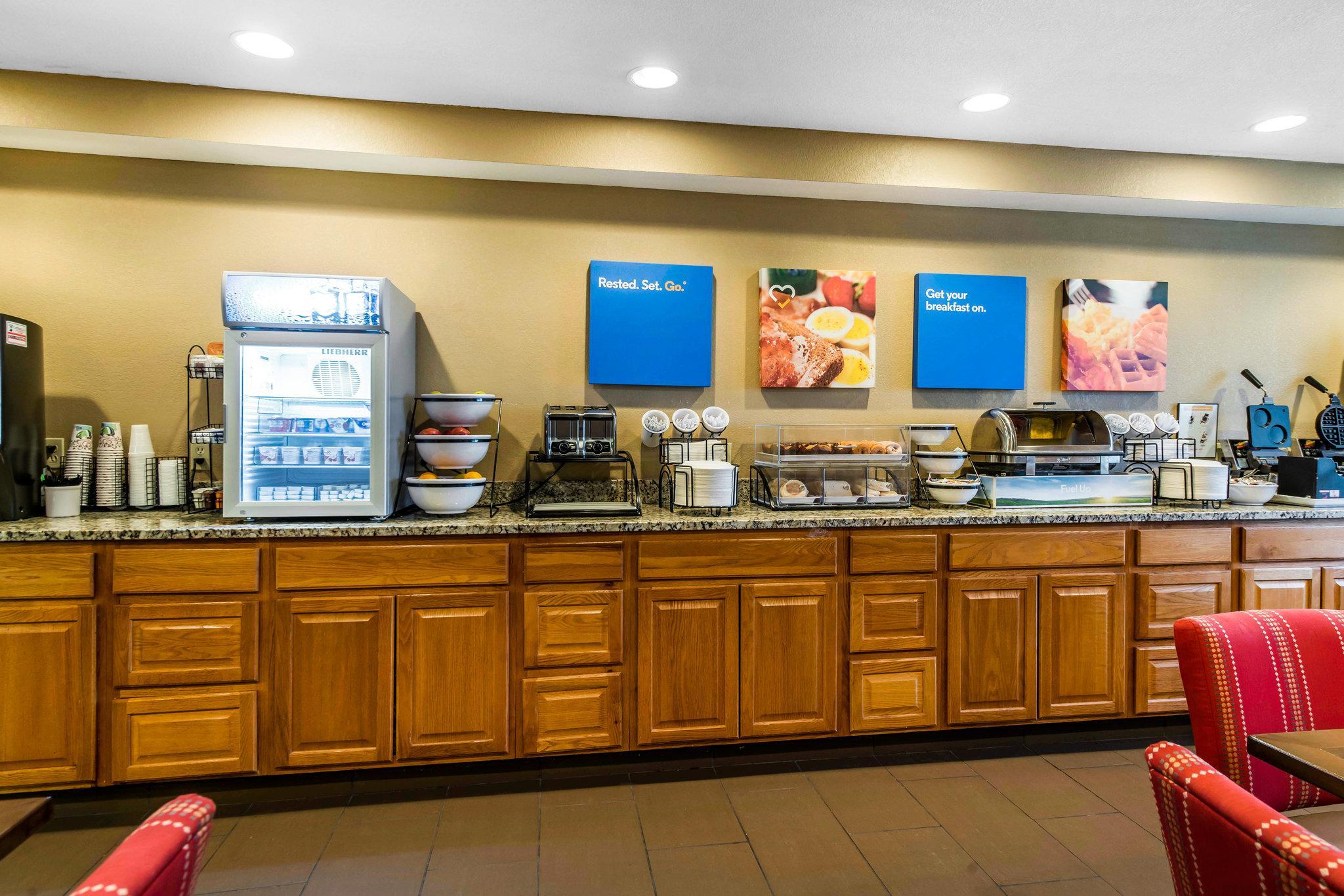 Comfort Inn & Suites Hays I-70 Esterno foto