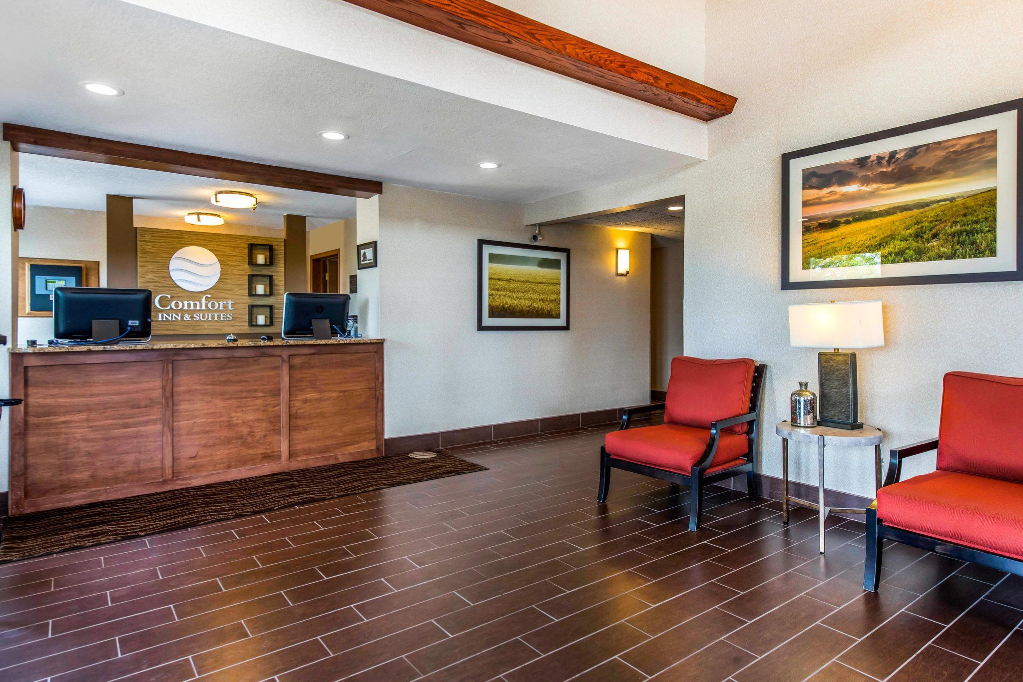 Comfort Inn & Suites Hays I-70 Esterno foto