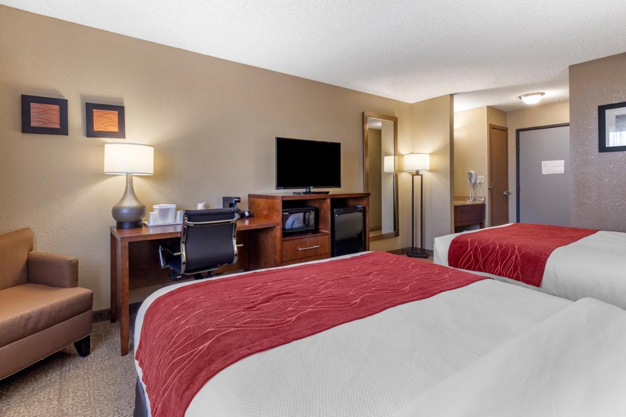 Comfort Inn & Suites Hays I-70 Esterno foto