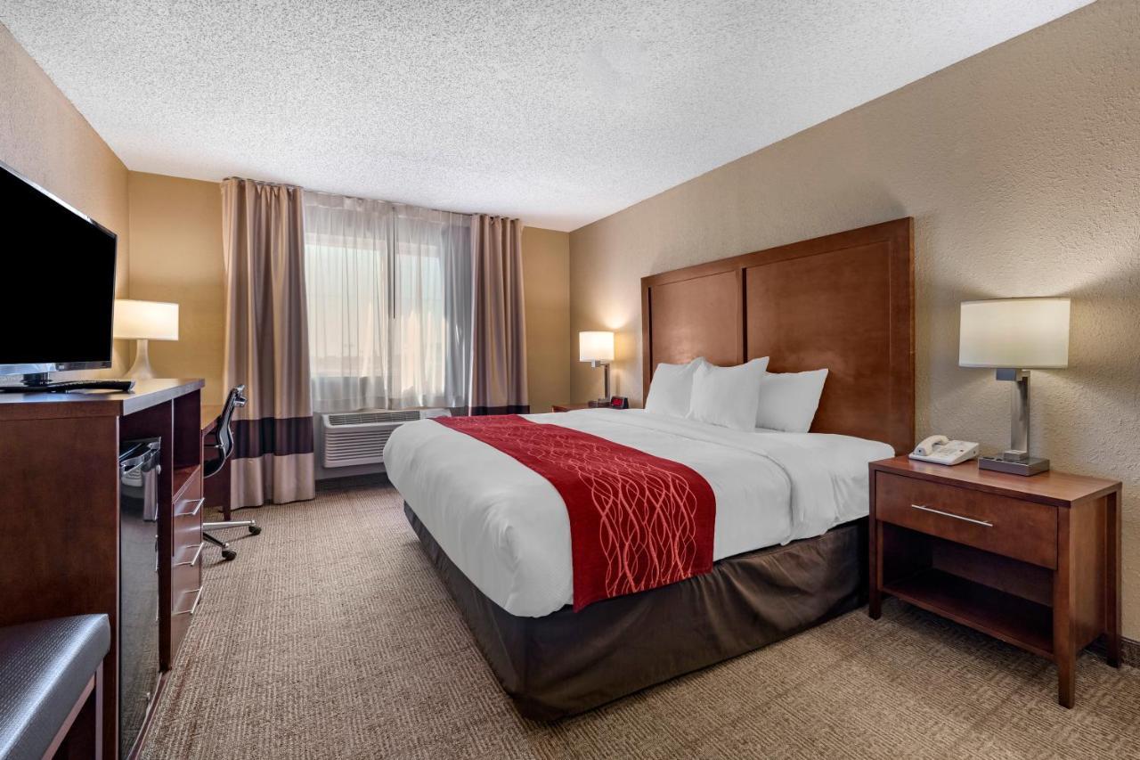 Comfort Inn & Suites Hays I-70 Esterno foto