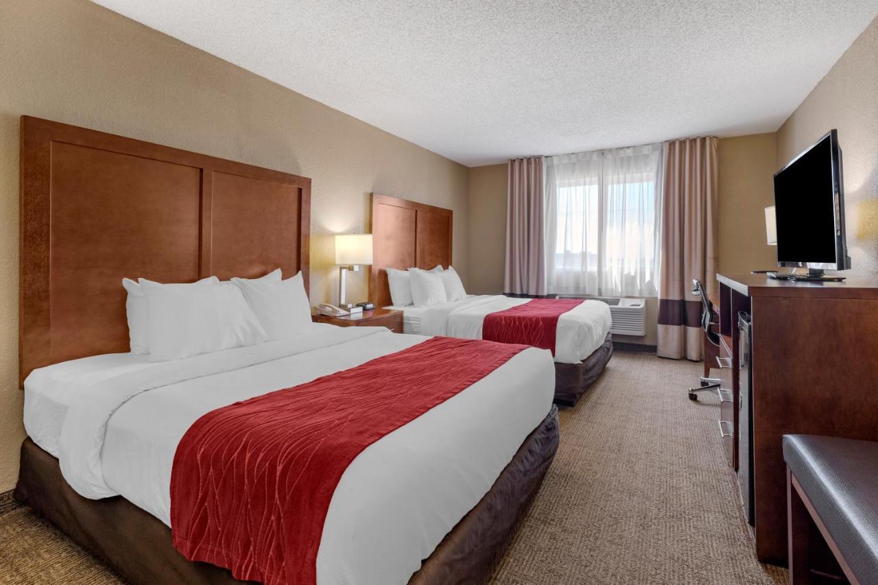 Comfort Inn & Suites Hays I-70 Esterno foto
