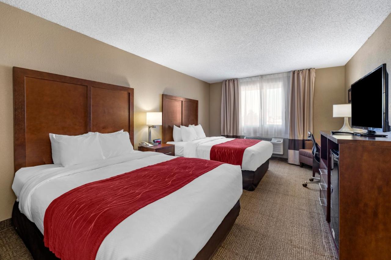 Comfort Inn & Suites Hays I-70 Esterno foto
