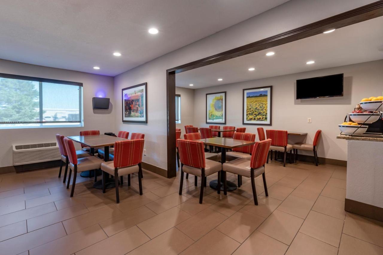 Comfort Inn & Suites Hays I-70 Esterno foto
