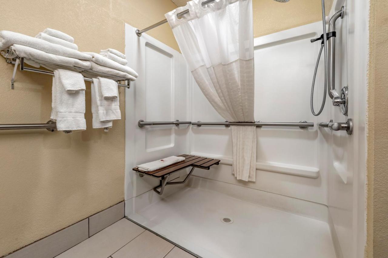 Comfort Inn & Suites Hays I-70 Esterno foto