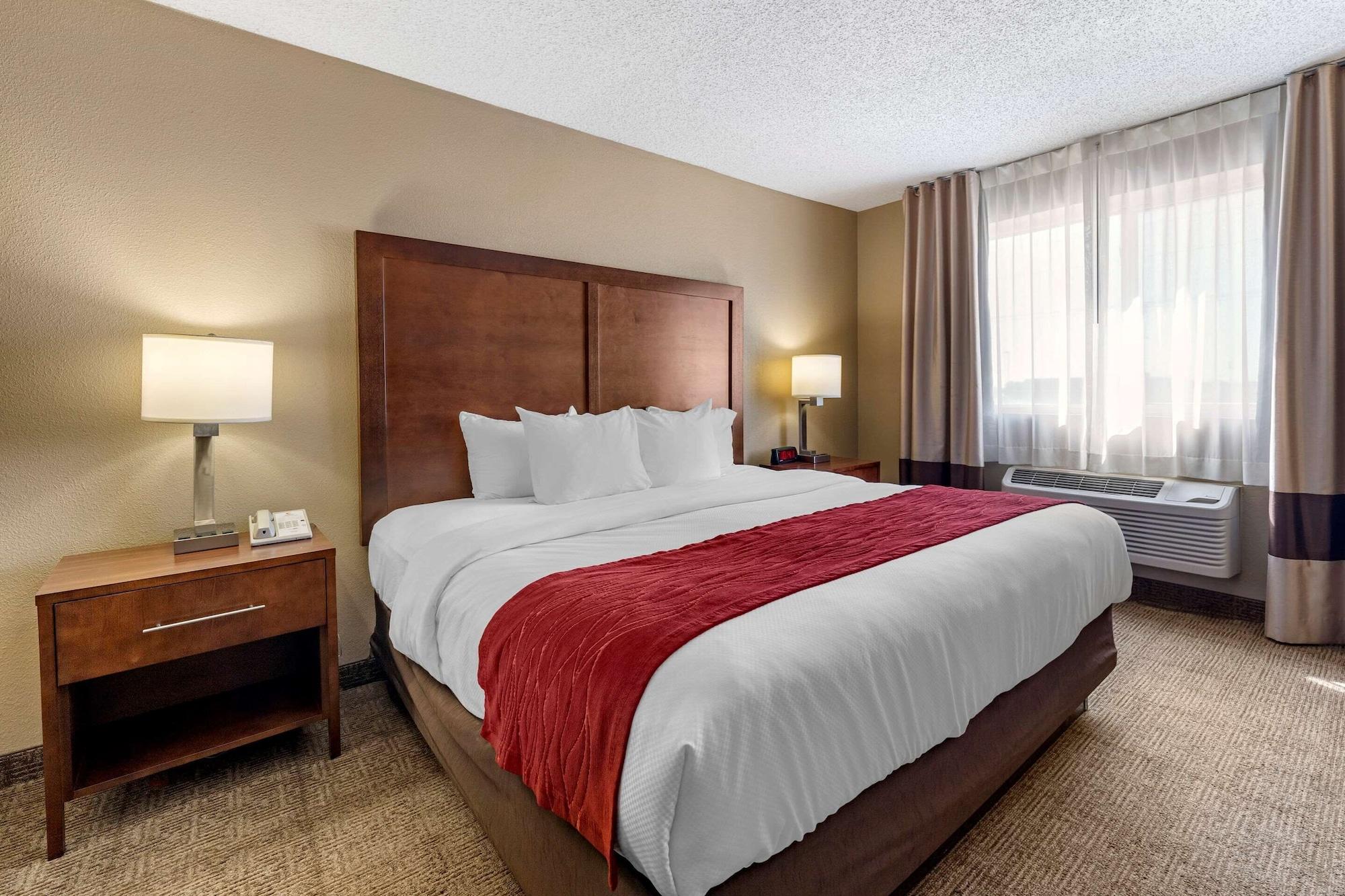 Comfort Inn & Suites Hays I-70 Esterno foto