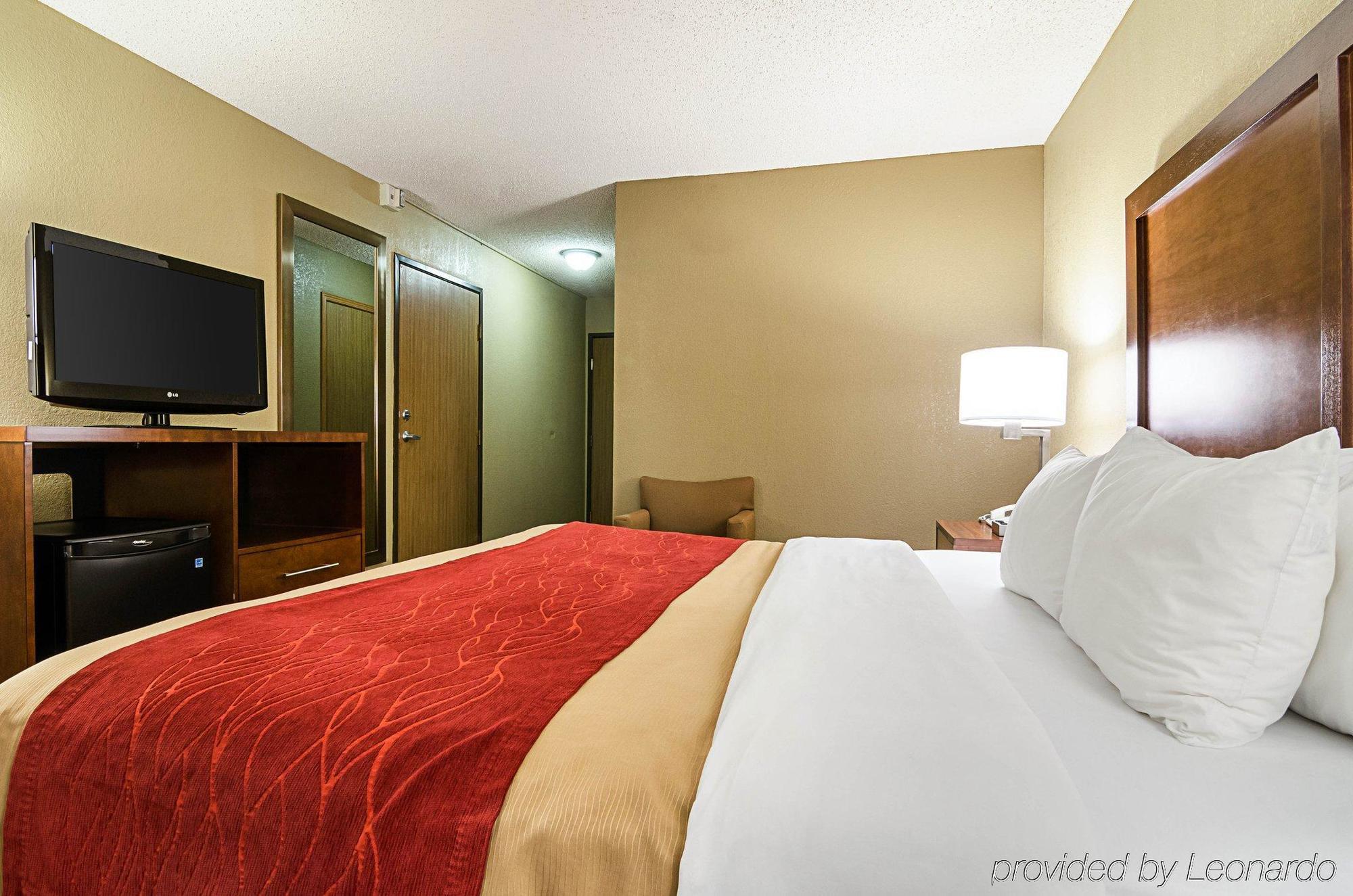 Comfort Inn & Suites Hays I-70 Esterno foto