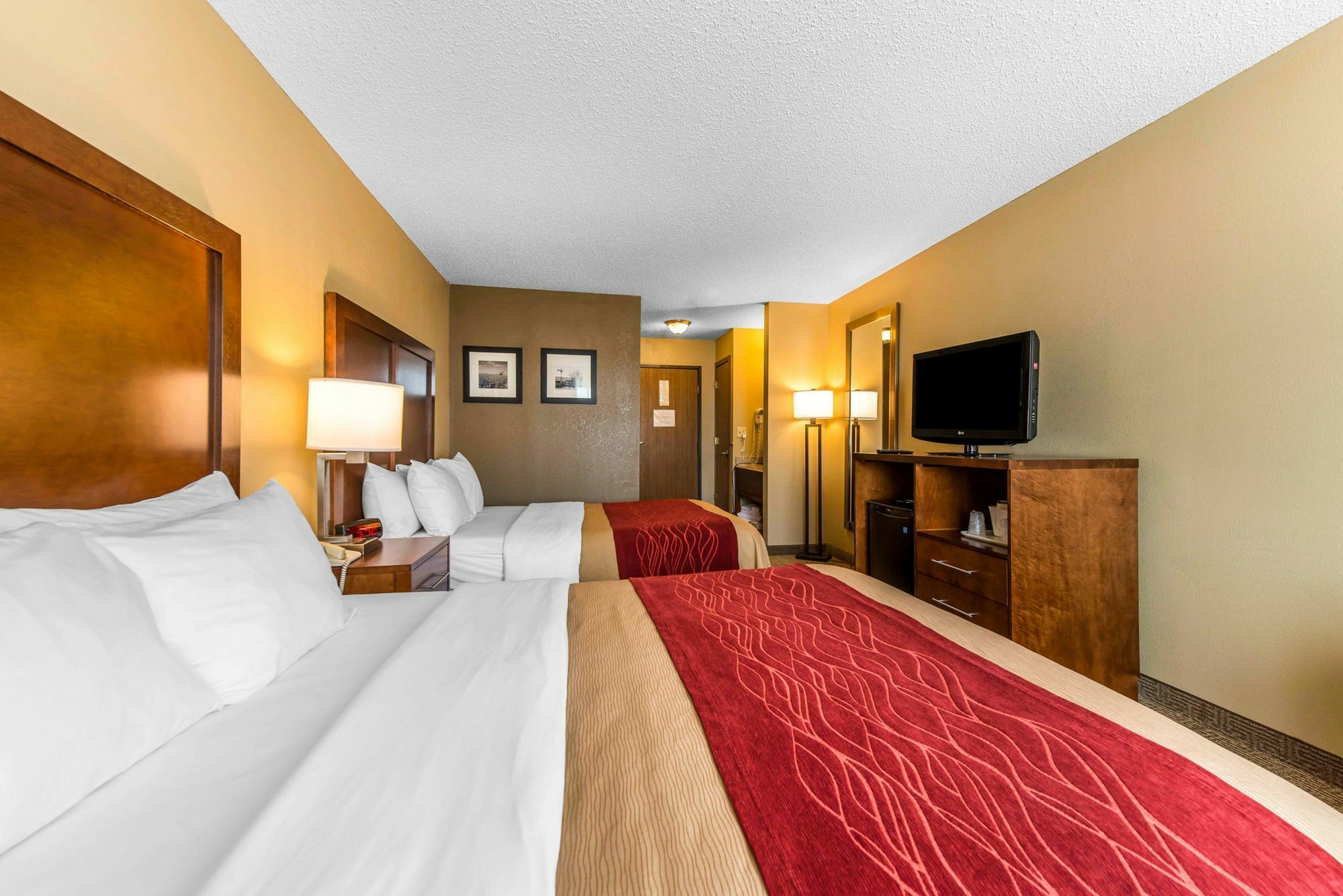 Comfort Inn & Suites Hays I-70 Esterno foto