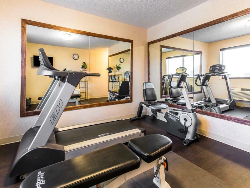 Comfort Inn & Suites Hays I-70 Esterno foto