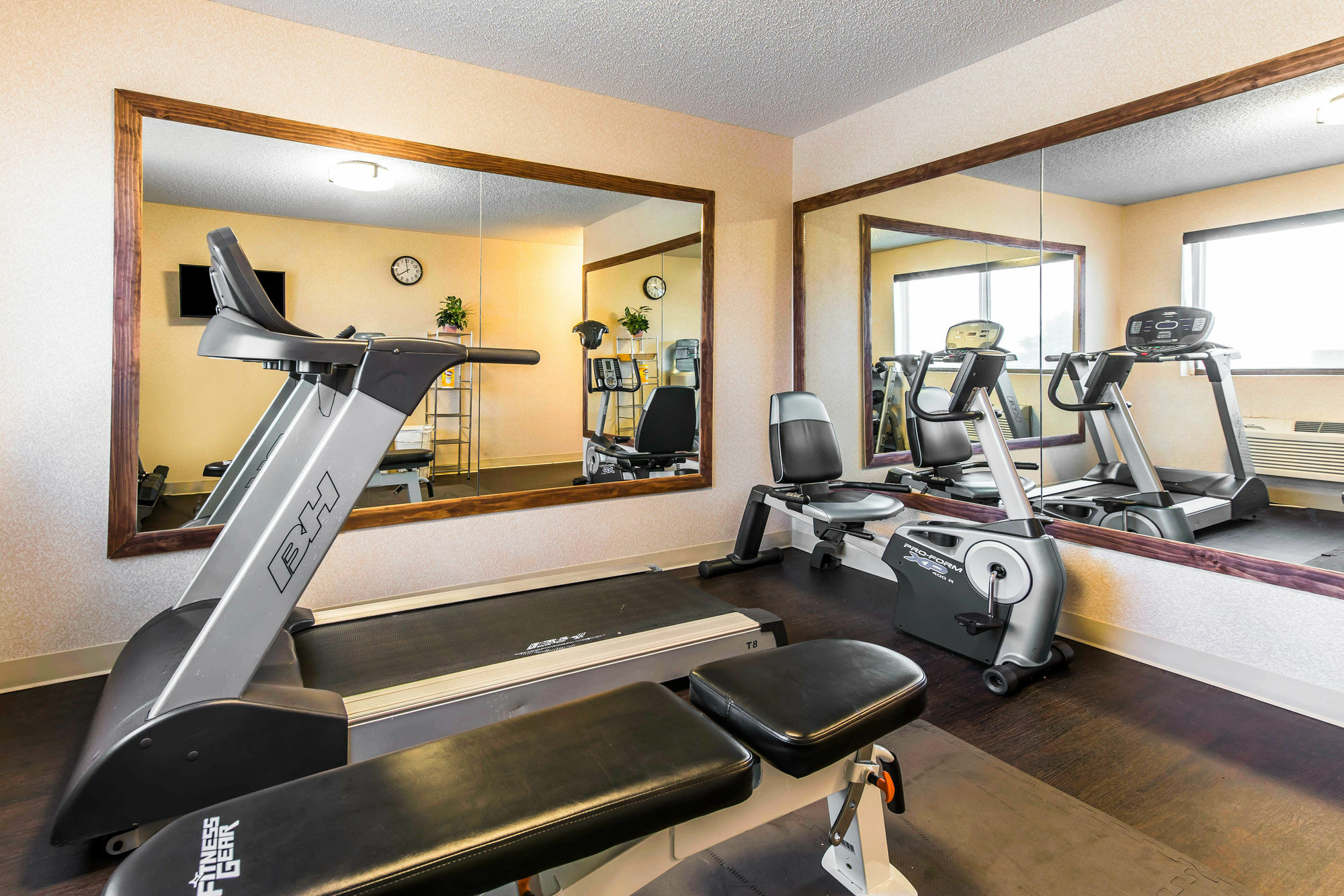 Comfort Inn & Suites Hays I-70 Esterno foto
